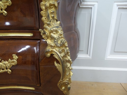 Commode tombeau d'époque Régence - Régence