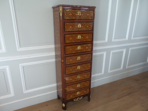 18th century - Louis XVI period Semainier with marquetry