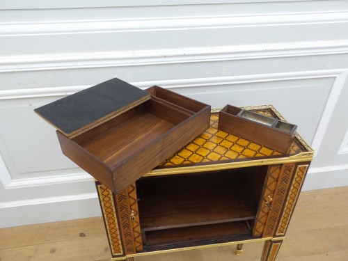 Louis XVI - Petite table de salon estampillée Carlin