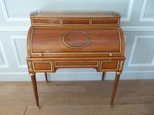 Mobilier Bureau et Secrétaire - Bureau cylindre Louis XVI estampillé Ferdinand Bury