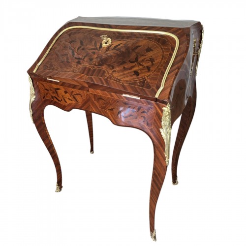 Petit bureau de pente d'époque Louis XV en marqueterie