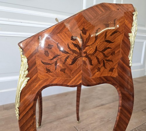 Petit bureau de pente d'époque Louis XV en marqueterie - Louis XVI