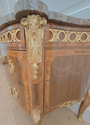 Antiquités - Commode de style Transition