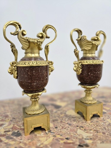 Luminaires Bougeoirs et Chandeliers - Paire de cassolettes en porphyre suédois