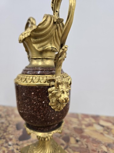 XVIIIe siècle - Paire de cassolettes en porphyre suédois