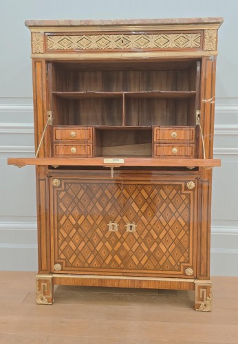 Secrétaire d'époque Louis XVI estampillé Marchand - Mobilier Style Louis XVI