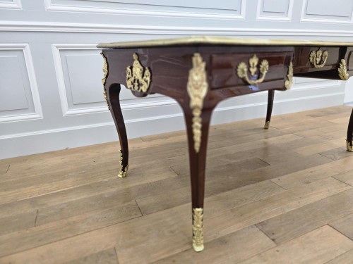 XVIIIe siècle - Bureau d'époque régence en amarante