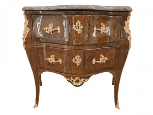 Commode d'époque Louis XV estampillée Demoulin