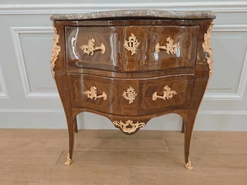 Commode d'époque Louis XV estampillée Demoulin - Mobilier Style Louis XV