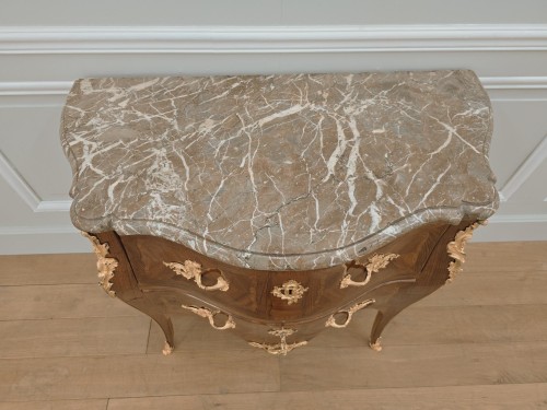 Commode d'époque Louis XV estampillée Demoulin - Louis XV