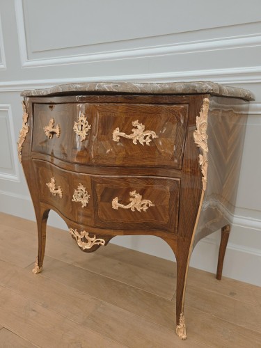 Louis XV - Commode d'époque Louis XV estampillée Demoulin