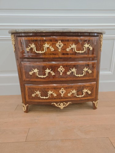 XVIIIe siècle - Petite commode d'époque Louis XIV