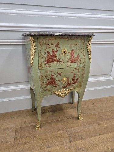 Petite commode peinte d'époque Louis XV estampillée Criaerd - La Jurande