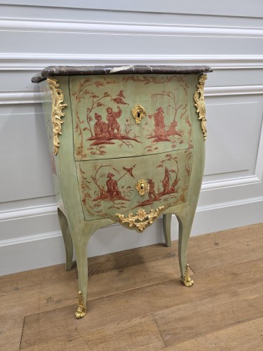XVIIIe siècle - Petite commode peinte d'époque Louis XV estampillée Criaerd