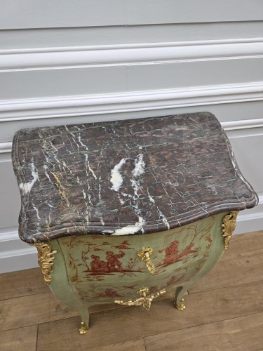 Louis XV - Petite commode peinte d'époque Louis XV estampillée Criaerd