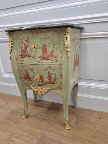Antiquités - Petite commode peinte d'époque Louis XV estampillée Criaerd