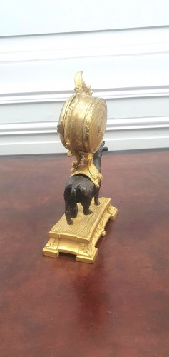 Pendule au taureau - Horlogerie Style Louis XVI