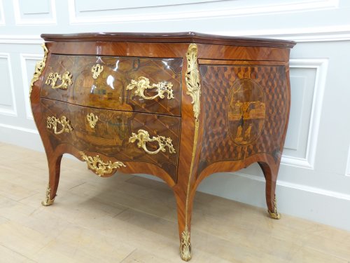 Commode formant présentoir attribuée à Mattyjs Horrix, Hollande vers 1765-1770 - Mobilier Style Louis XV