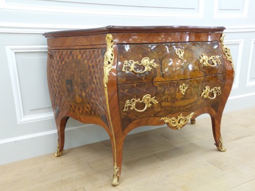 XVIIIe siècle - Commode formant présentoir attribuée à Mattyjs Horrix, Hollande vers 1765-1770