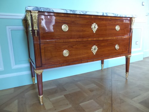 Commode Louis XVI, estampillée P. Garnier - Louis XVI