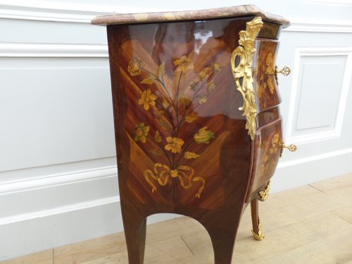 Commode Louis XV estampillée P. Mantel - Mobilier Style Louis XV