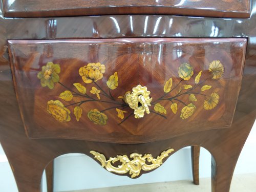 Mobilier Commode - Commode Louis XV estampillée P. Mantel