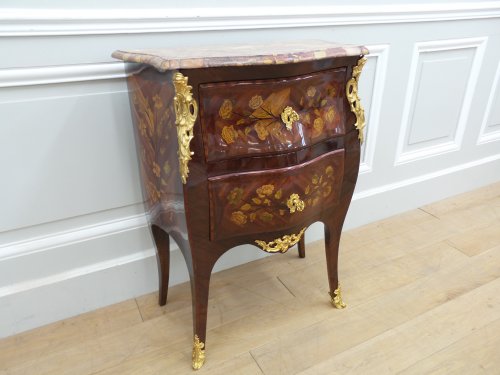 XVIIIe siècle - Commode Louis XV estampillée P. Mantel