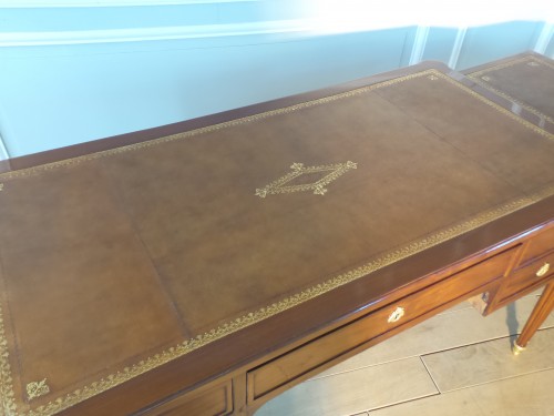 Mobilier Bureau et Secrétaire - Bureau Louis XVI en acajou estampillé Gaspar SCHNEIDER