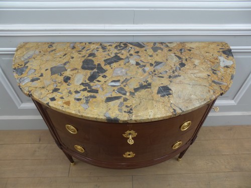 XVIIIe siècle - Commode demi-lune Louis XVI