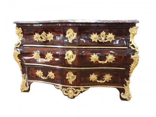 Commode tombeau d'époque Régence