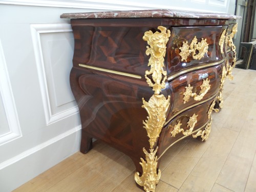 Commode tombeau d'époque Régence - La Jurande