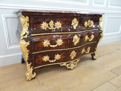 XVIIIe siècle - Commode tombeau d'époque Régence