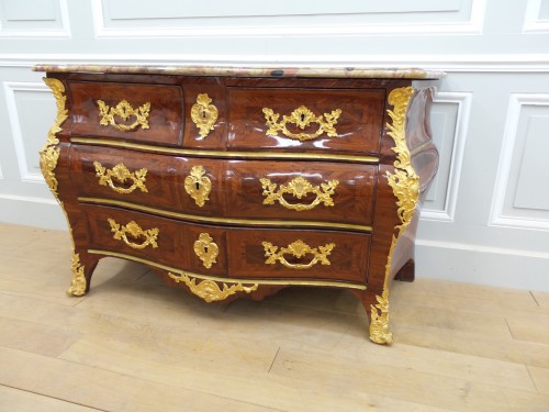 Commode tombeau Louis XV estampillée FG pour Francois Garnier - Mobilier Style Louis XV