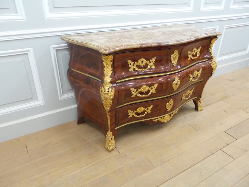 Commode tombeau Louis XV estampillée FG pour Francois Garnier - Louis XV