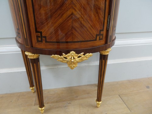 XVIIIe siècle - Petite commode Louis XVI