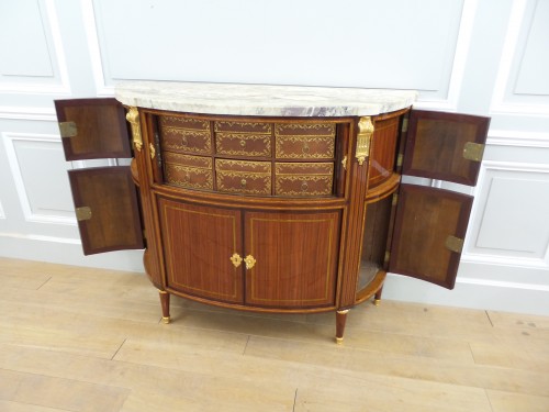 Commode demi-lune, estampillée P.GARNIER - Mobilier Style Louis XVI