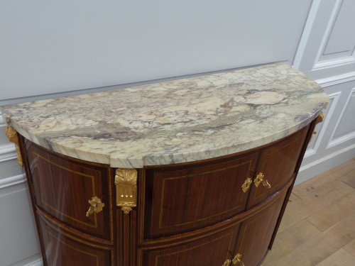 Mobilier Commode - Commode demi-lune, estampillée P.GARNIER