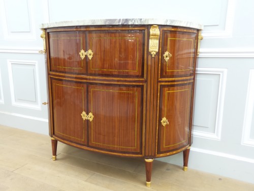 Commode demi-lune, estampillée P.GARNIER - La Jurande