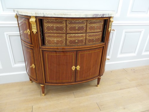 Antiquités - Commode demi-lune, estampillée P.GARNIER