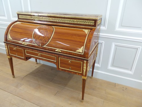 Louis XVI - Bureau cylindre Louis XVI estampillé Pierre Garnier