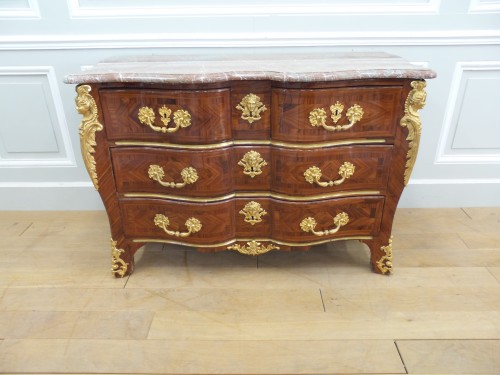 Commode Arbalète d'époque Régence - Mobilier Style Régence