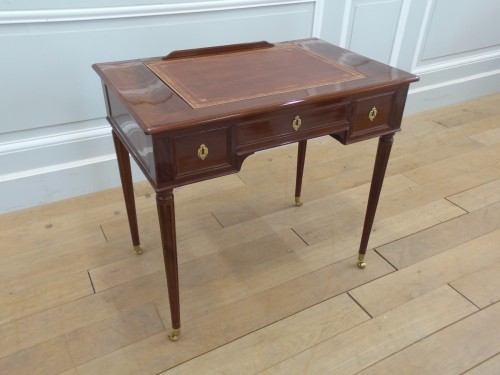 French Louis XVI desk stamped Gaspard Schneider - Furniture Style Louis XVI