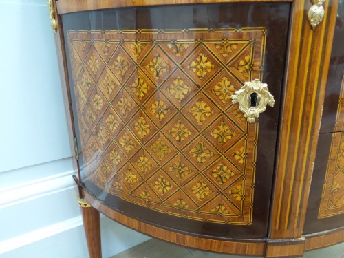 XVIIIe siècle - Commode demi-lune en marqueterie estampillée Rubestuck