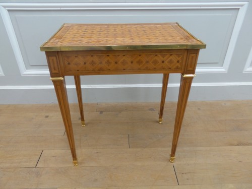 XVIIIe siècle - Table de salon d'époque Louis XVI estampillée Dester