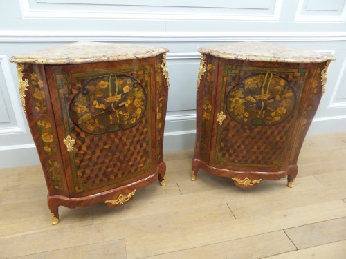 18th century - Pair of Louis XV corner cabinet Stamped Jean Mathieu Chevallier