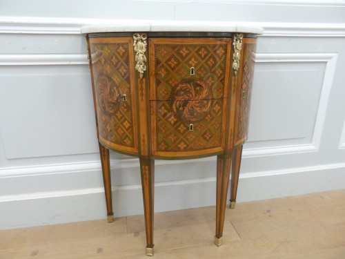 XVIIIe siècle - Commode Demi-lune estampillée R. Lacroix