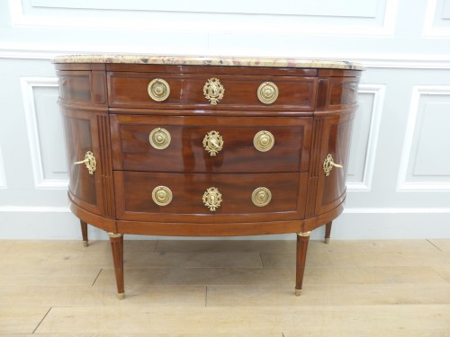 XVIIIe siècle - Commode demi lune d'époque Louis XVI