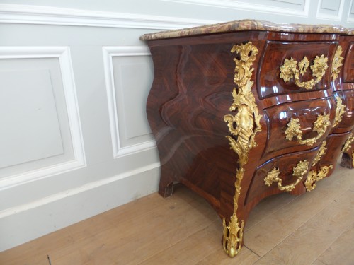 French Louis XV commode tombeau stamped G SCHWINC KENS - Furniture Style Louis XV