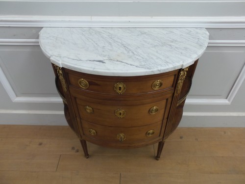 Mobilier Commode - Commode demi-lune à encoignure d'époque Louis XVI estampillée L.AUBRY