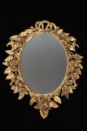 Miroirs, Trumeaux  - Miroir en bois sculpté et doré
